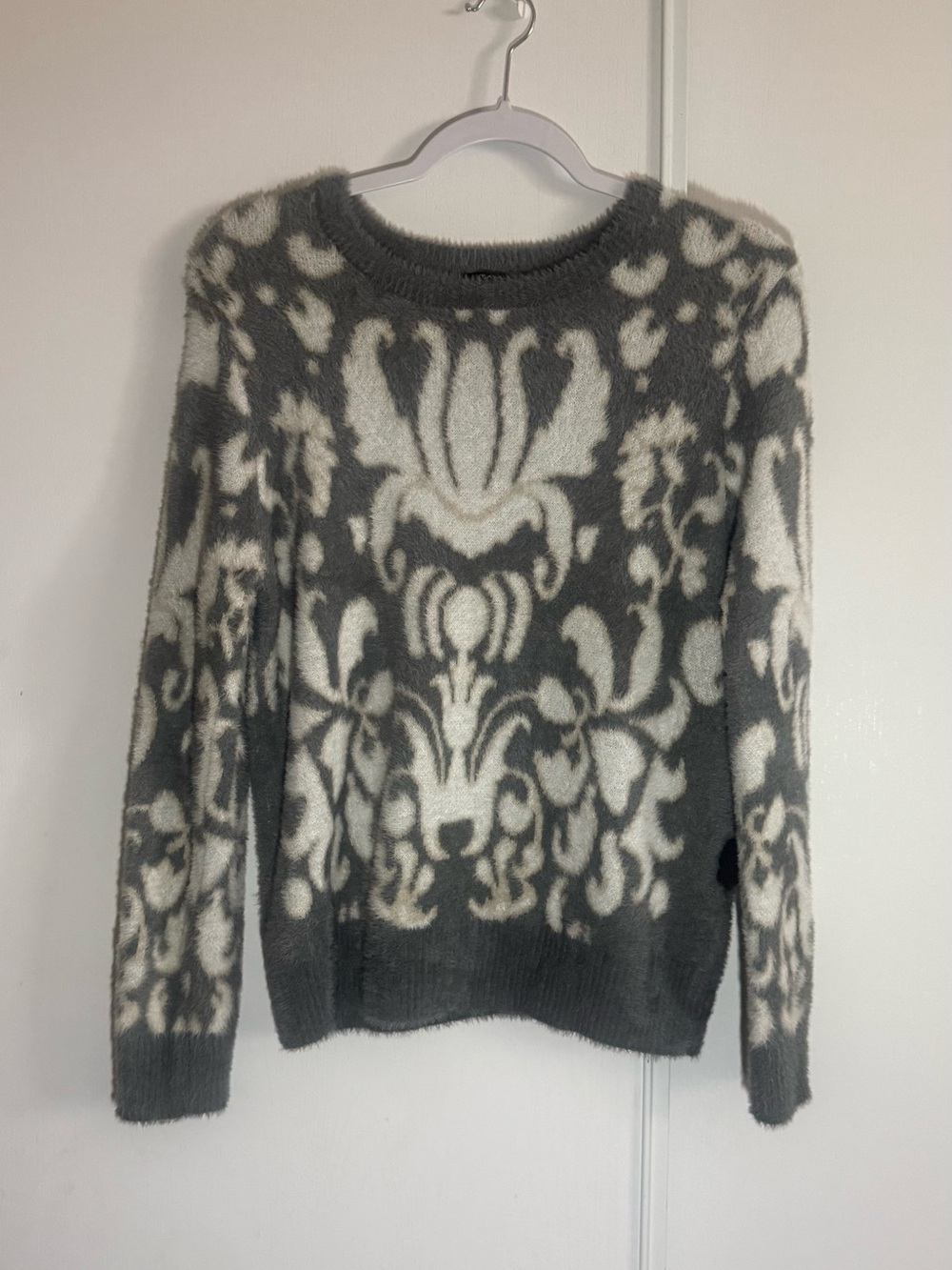 Tahari Gray and Cream Floral-Print Crewneck Sweater size L
